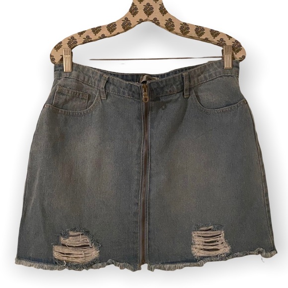 Refuge Denim Zip Front Distressed Mini Skirt NWT - Picture 1 of 4